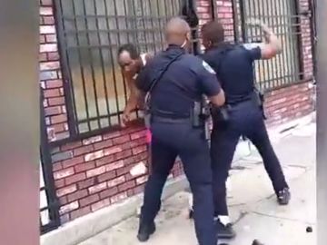 Agresión de un policía de Baltimore a un hombre Agresión de un policía de Baltimore a un hombre