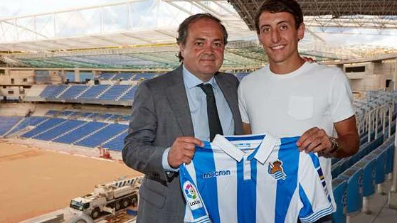 Mikel Oyarzabal renueva con la Real Sociedad