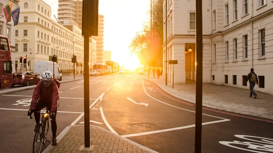 La bicicleta es el medio de transporte que más beneficios nos aporta CONTRIBUYE POSITIVAMENTE A NUESTRA SALUD MENTAL