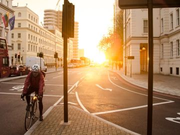 La bicicleta es el medio de transporte que más beneficios nos aporta La bicicleta es el medio de transporte que más beneficios nos aporta