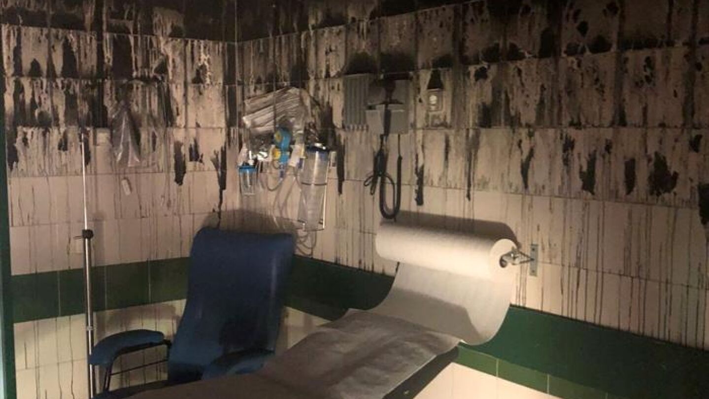 El estado en que quedaron las urgencias pedi&aacute;tricas del Hospital de la Candelaria