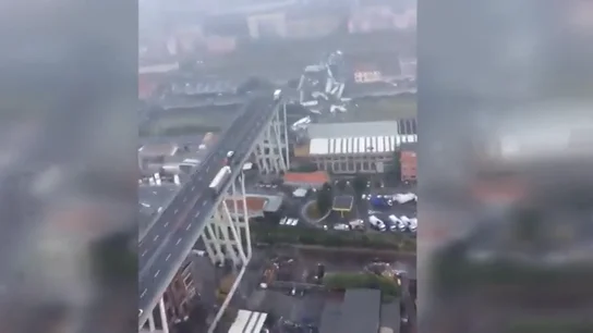 La zona del derrumbe del puente Morandi en Italia La zona del derrumbe del puente Morandi en Italia