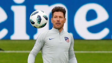 Simeone, durante el entrenamiento del Atlético de Madrid antes de la Supercopa de Europa