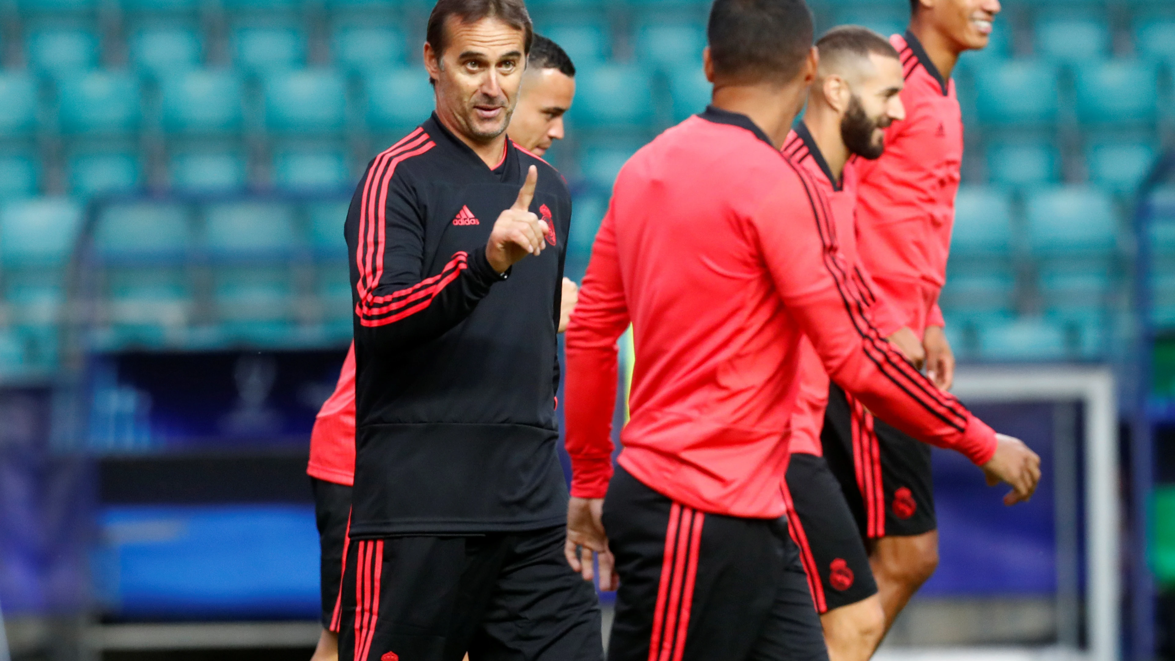 Lopetegui bromea con Casemiro durante el entrenamiento del Real Madrid