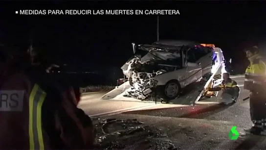 Rebajar los límites de velocidad, controlar el uso del móvil y aumentar el número de guardias civiles: las medidas de la DGT para reducir la mortalidad en las carreteras Rebajar los límites de velocidad, controlar el uso del móvil y aumentar el número de guardias civiles: las medidas de la DGT para reducir la mortalidad en las carreteras