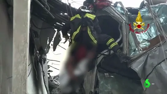20 horas entre los escombros: el rescate de uno de los supervivientes de la tragedia de Génova 20 horas entre los escombros: el rescate de uno de los supervivientes de la tragedia de Génova
