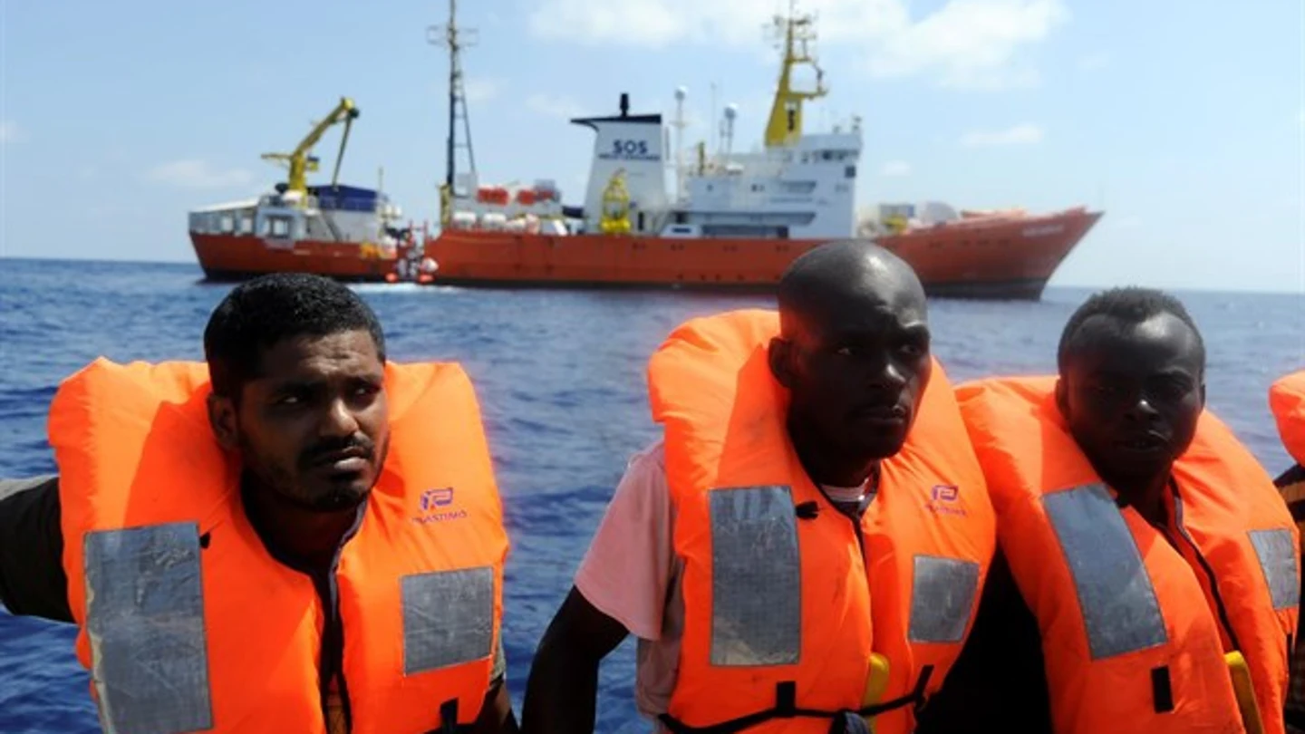 Migrantes rescatados en el mar mediterráneo Migrantes rescatados en el mar mediterráneo