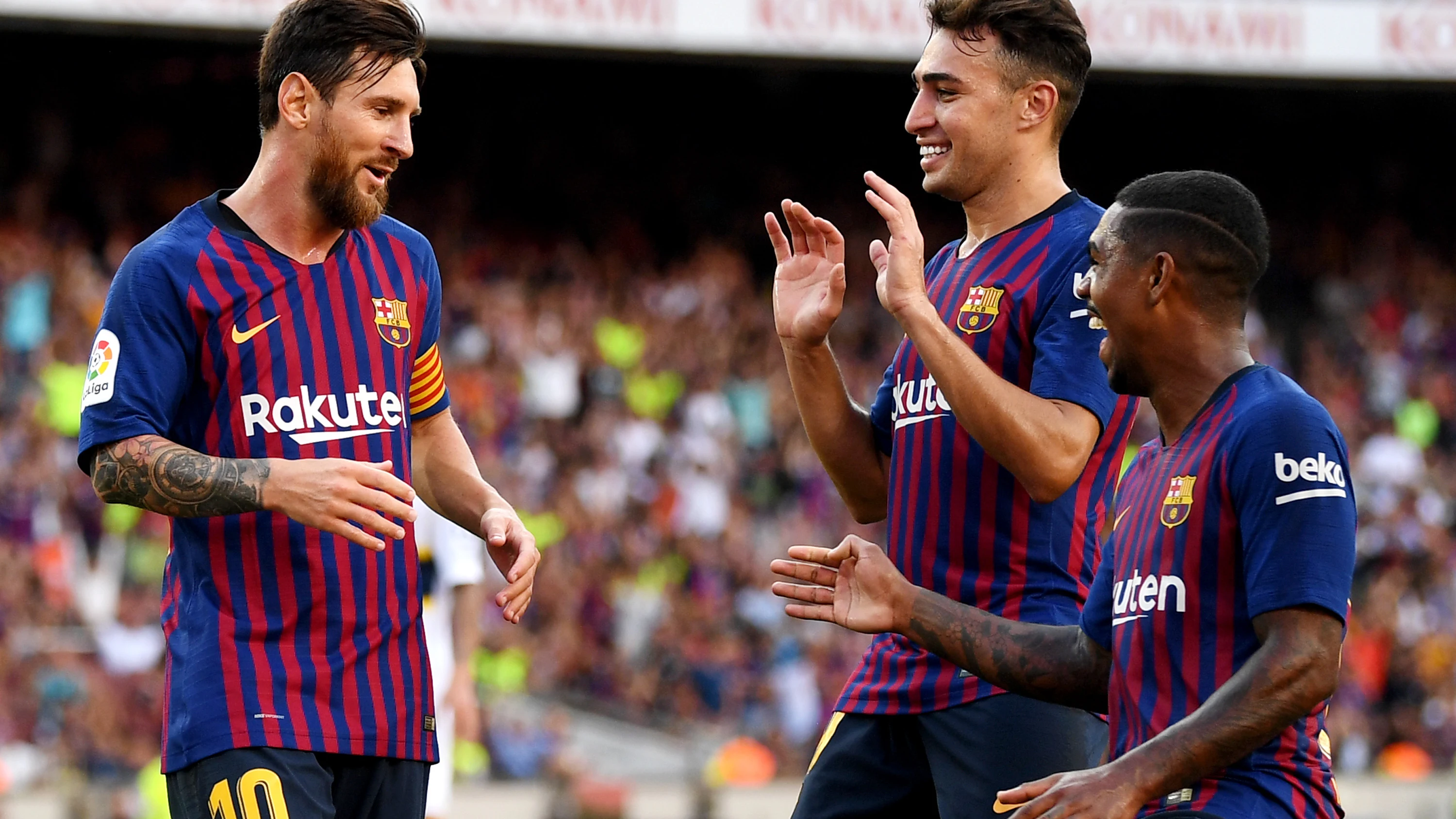 Los jugadores del Barça celebran el gol de Messi