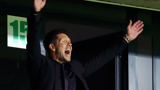 Simeone protesta una acción durante el partido Simeone protesta una acción durante el partido