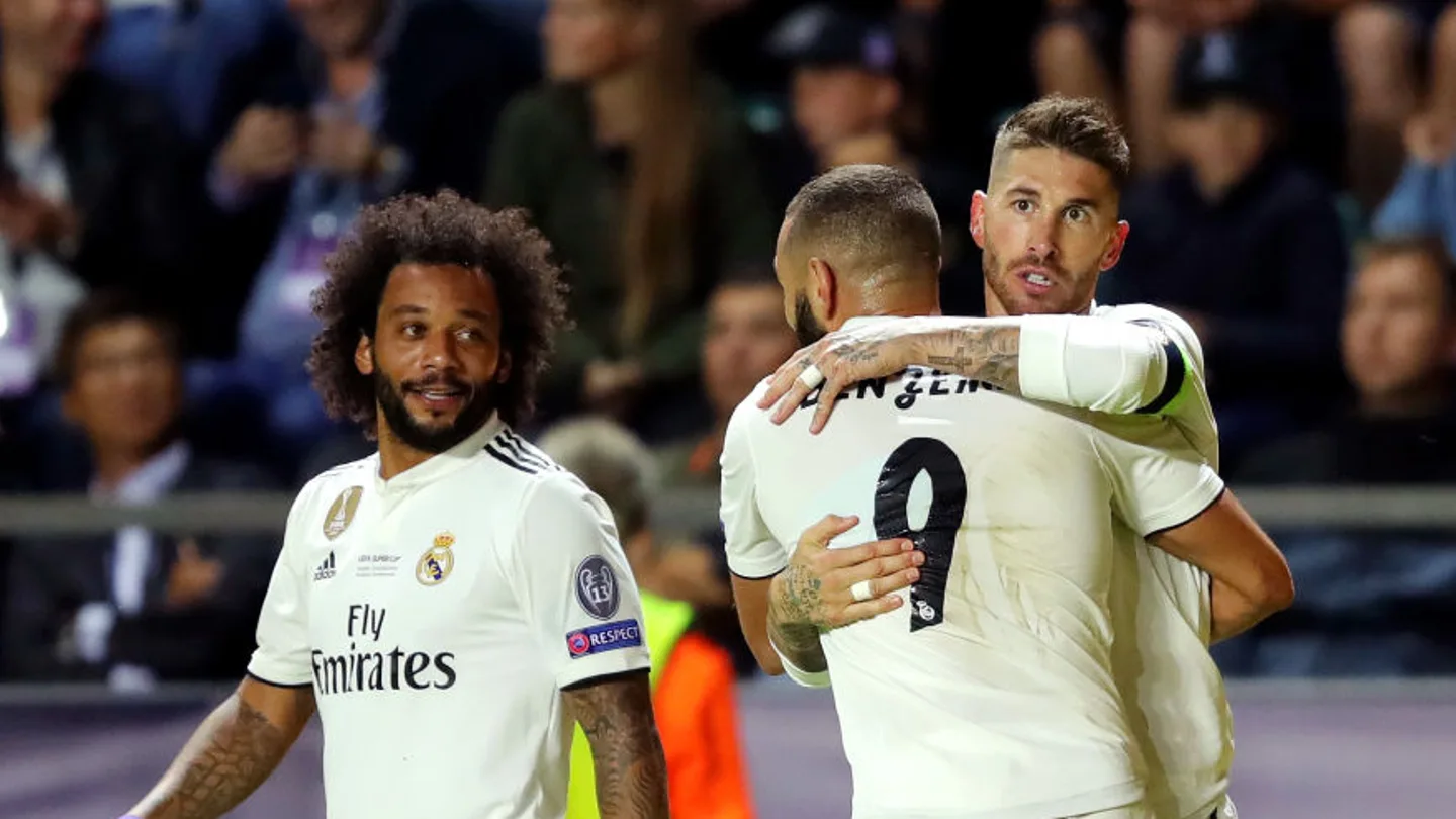 Benzema celebra con Sergio Ramos el gol del sevillano Benzema celebra con Sergio Ramos el gol del sevillano