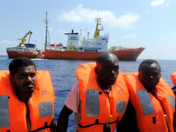 Migrantes rescatados en el Mediterráneo Migrantes rescatados en el Mediterráneo