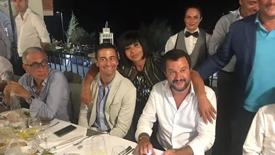 El ministro del interior italiano Mateteo Salvini de celebración después de la tragedia de Génova El ministro del interior italiano Mateteo Salvini de celebración después de la tragedia de Génova