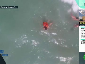 Rescate con el dron a unos bañistas en el Puerto de Sagunto Rescate con el dron a unos bañistas en el Puerto de Sagunto