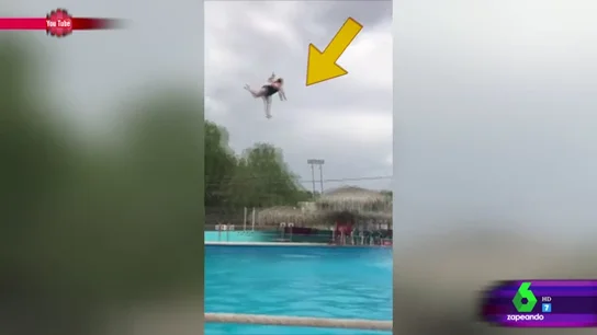 La mujer salta por los aires La mujer salta por los aires
