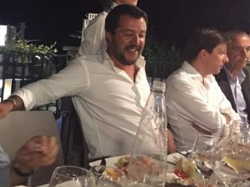 El ministro de Interior de Italia, Matteo Salvini, en una fiesta de la Liga Norte, en la noche de la tragedia de Génova El ministro de Interior de Italia, Matteo Salvini, en una fiesta de la Liga Norte, en la noche de la tragedia de Génova