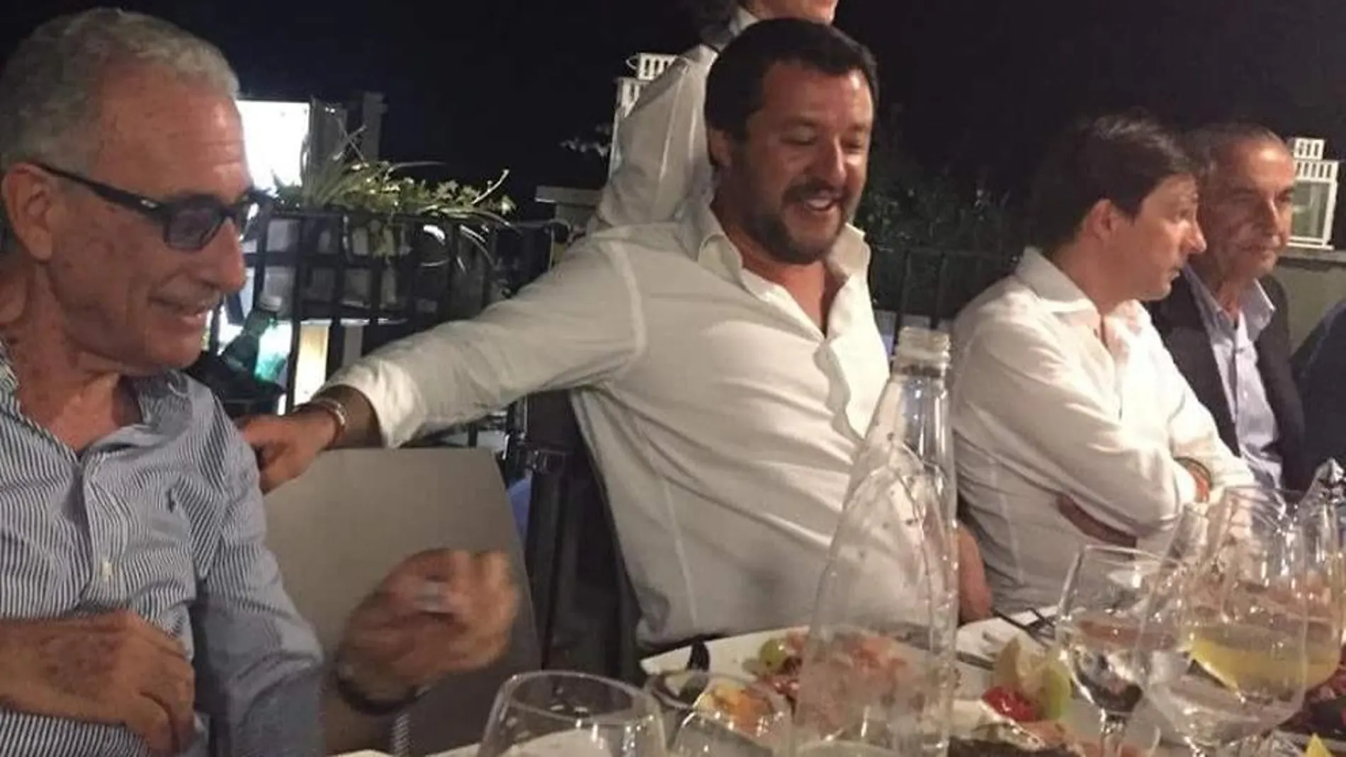 El ministro de Interior de Italia, Matteo Salvini, en una fiesta de la Liga Norte, en la noche de la tragedia de Génova