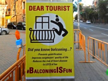 Cartel que incita al balconing Cartel que incita al balconing
