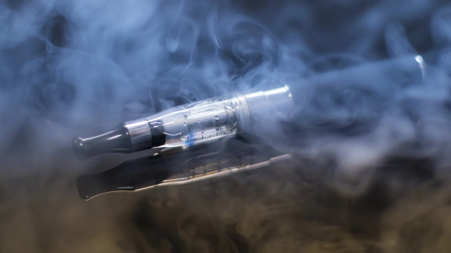 Los cigarrillos electrónicos podrían ser más dañinos de lo que se cree Los cigarrillos electrónicos podrían ser más dañinos de lo que se cree