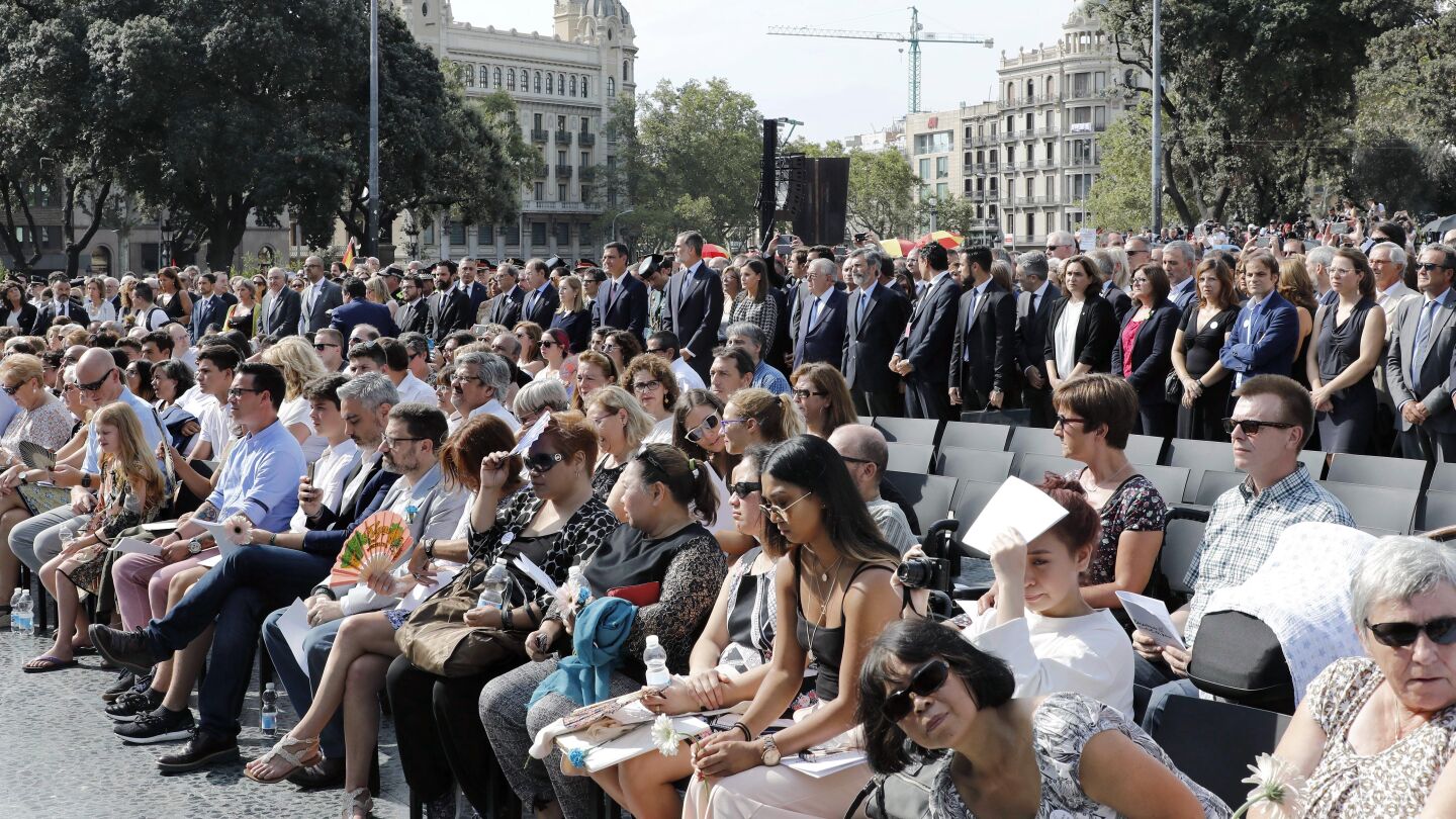 Las v&iacute;ctimas de los atentados del 17 de Agosto en Catalu&ntilde;a asisten al homenaje en Barcelona