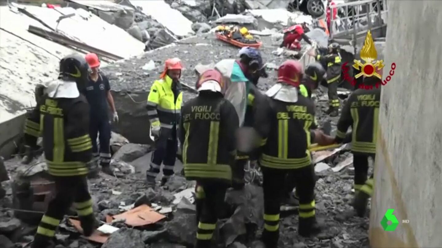 Nuevas im&aacute;genes muestran a los primeros que llegaron al puente Morandi tras el derrumbe 