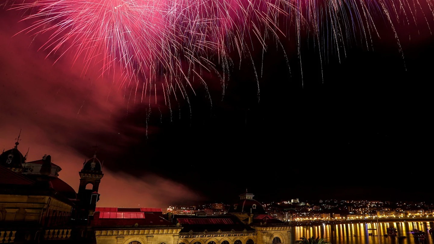 Fuegos artificiales durante la Semana Grande de Donostia Fuegos artificiales durante la Semana Grande de Donostia