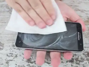 Quita arañazos de la pantalla del móvil con esmalte de uñas y estos otros productos caseros Quita arañazos de la pantalla del móvil con esmalte de uñas y estos otros productos caseros