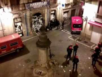 Cargas policiales y 22 identificados en el desalojo del Palacio del Marqués de Rozalejo okupado en Pamplona Cargas policiales y 22 identificados en el desalojo del Palacio del Marqués de Rozalejo okupado en Pamplona