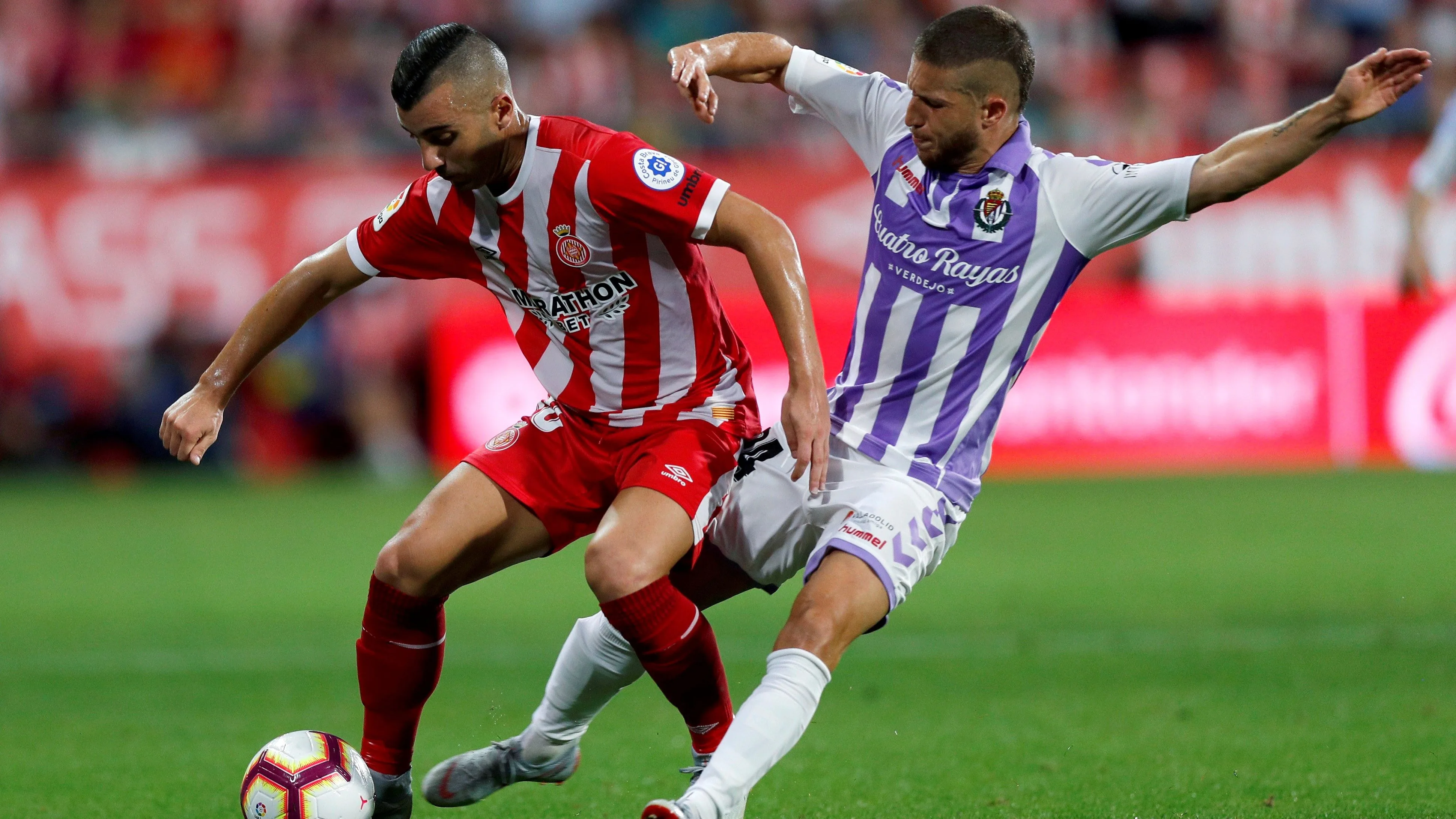 Borja Garcia y Keko Gontán pelean por la posesión del balón