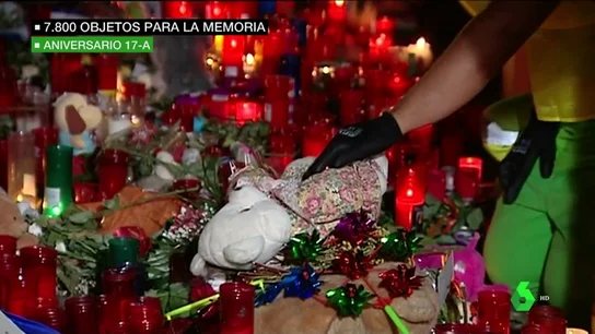 Más de 7.800 objetos rinden homenaje a las víctimas en el Museo de Historia de Barcelona: 'No tenim por' es el mensaje que más se repite Más de 7.800 objetos rinden homenaje a las víctimas en el Museo de Historia de Barcelona: 'No tenim por' es el mensaje que más se repite