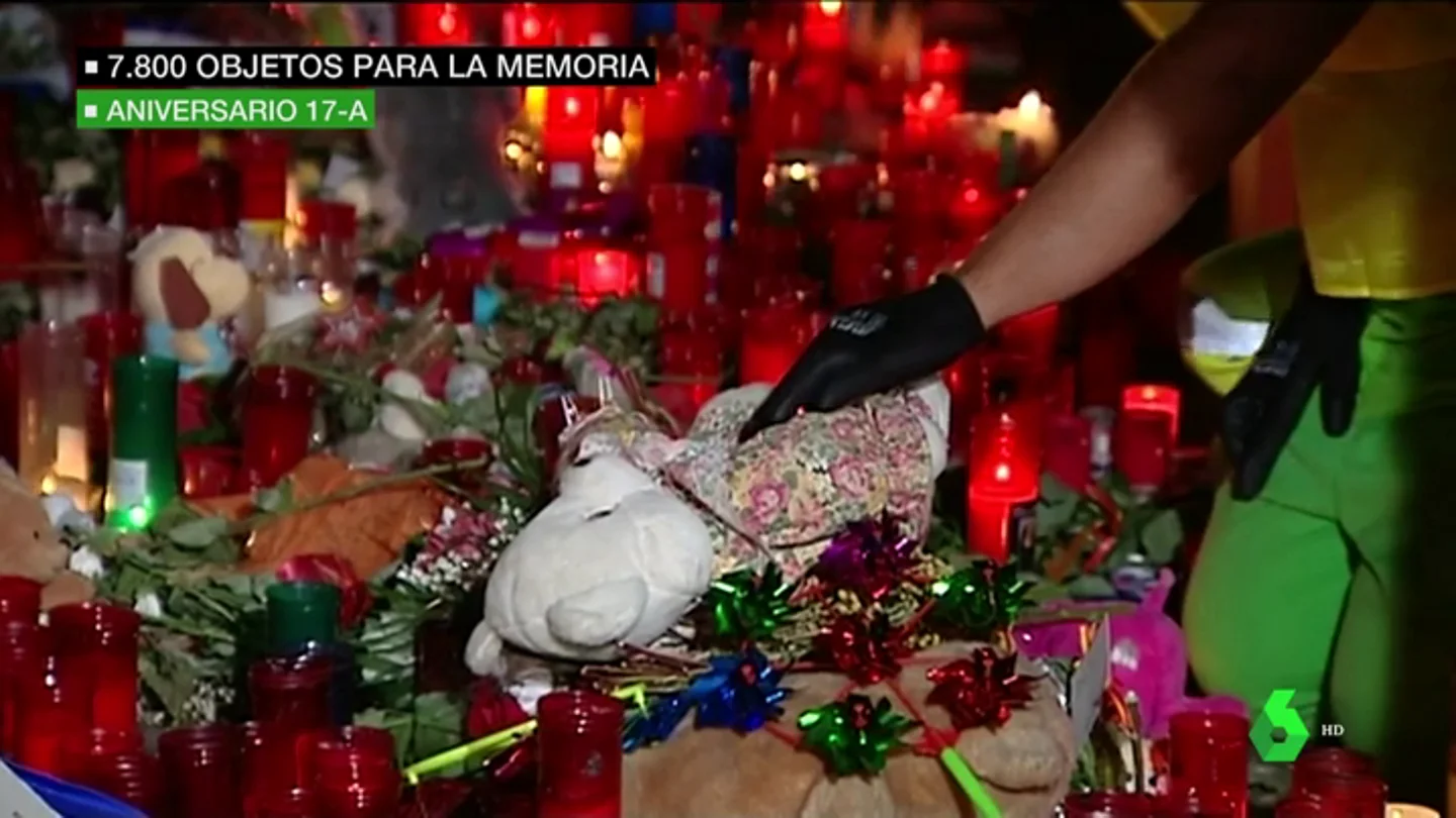 Más de 7.800 objetos rinden homenaje a las víctimas en el Museo de Historia de Barcelona: 'No tenim por' es el mensaje que más se repite Más de 7.800 objetos rinden homenaje a las víctimas en el Museo de Historia de Barcelona: 'No tenim por' es el mensaje que más se repite