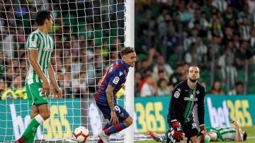 Roger Martí celebra su gol contra el Betis