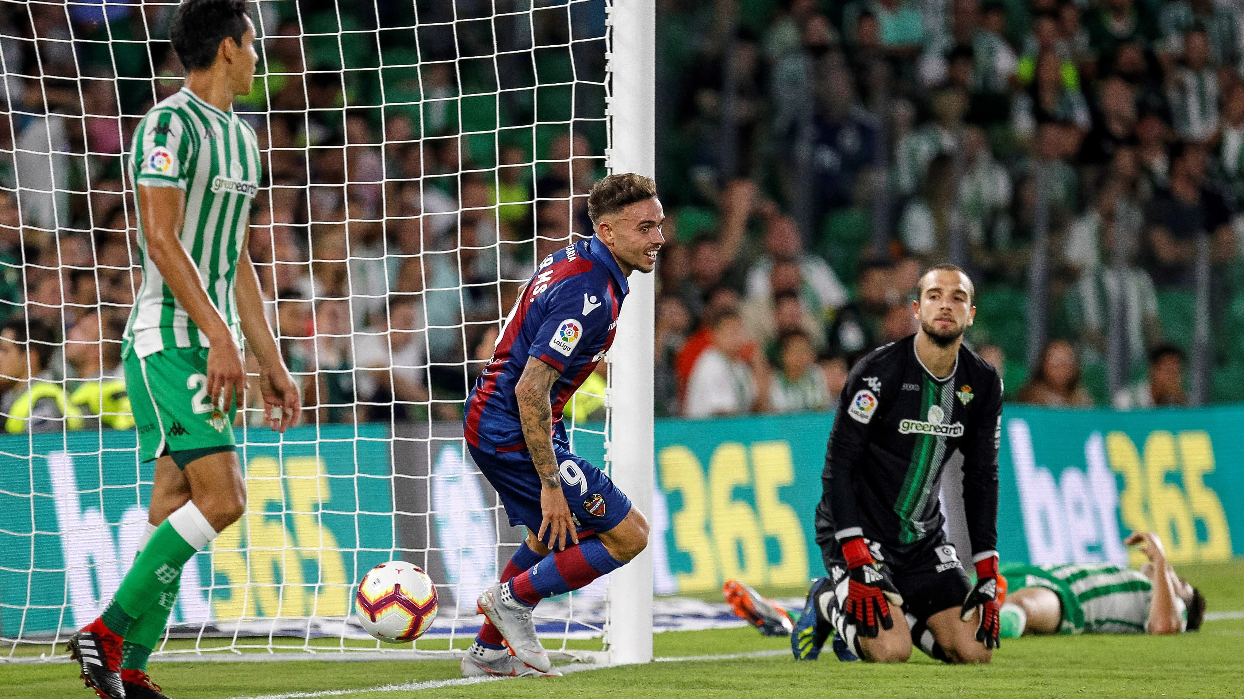 Roger Martí celebra su gol contra el Betis