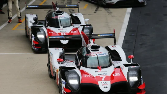 Los dos Toyota, en Silverstone Los dos Toyota, en Silverstone