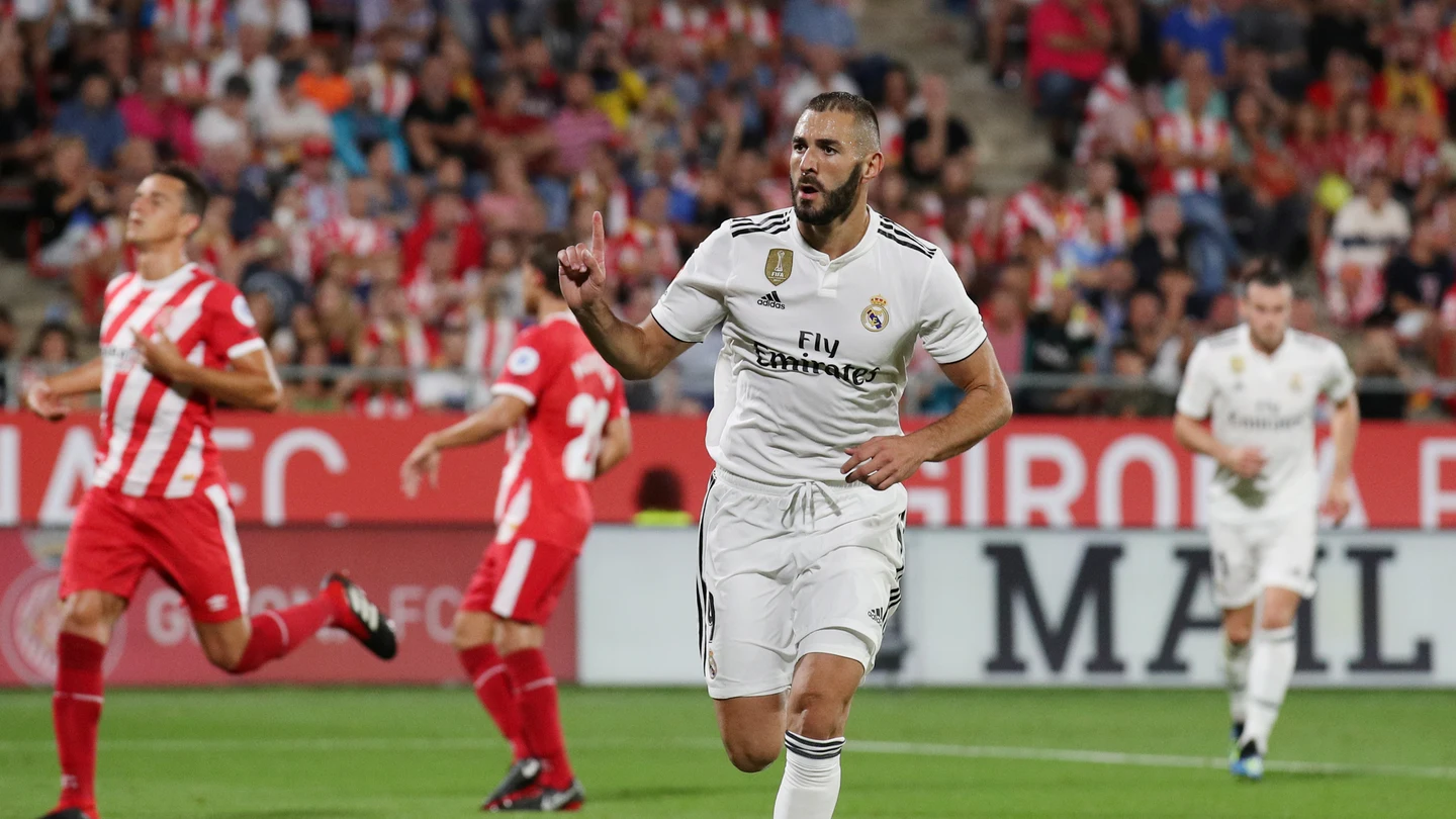 Benzema celebra su gol de penalti contra el Girona Benzema celebra su gol de penalti contra el Girona