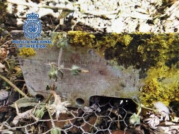 Pieza metálica encontrada el 23 de agosto en una finca de La Laguna (Tenerife), que desde un principio se pensó que podía proceder de un avión Pieza metálica encontrada el 23 de agosto en una finca de La Laguna (Tenerife), que desde un principio se pensó que podía proceder de un avión