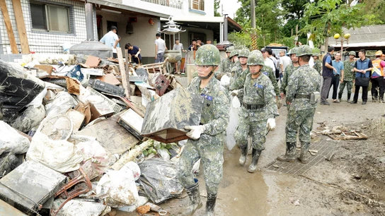 Miles de hogares se han visto anegados por las aguas en Taiwán Miles de hogares se han visto anegados por las aguas en Taiwán