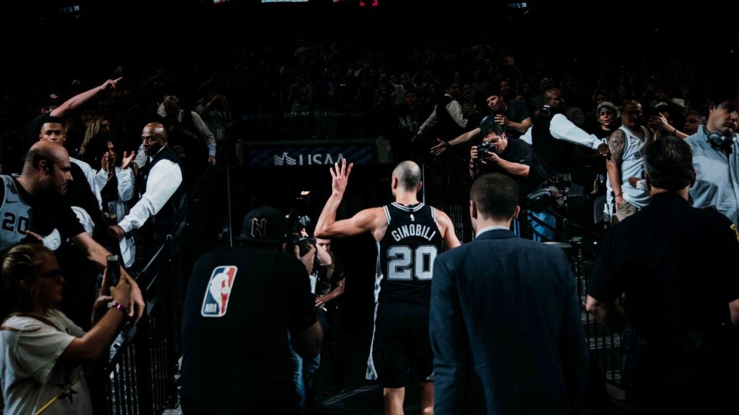 Ginobili despidi&eacute;ndose de la afici&oacute;n del AT&T Center