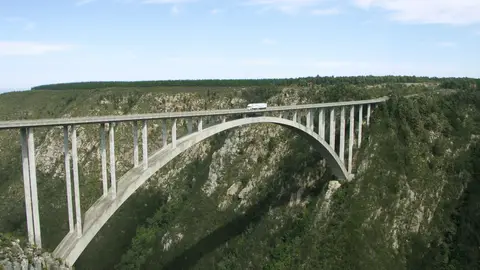 Bloukrans Bridge, Sudáfrica Los 7 lugares más alucinantes del mundo para hacer puenting
