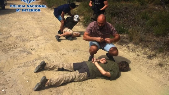 La Policía Nacional en el momento de la detención La Policía Nacional en el momento de la detención