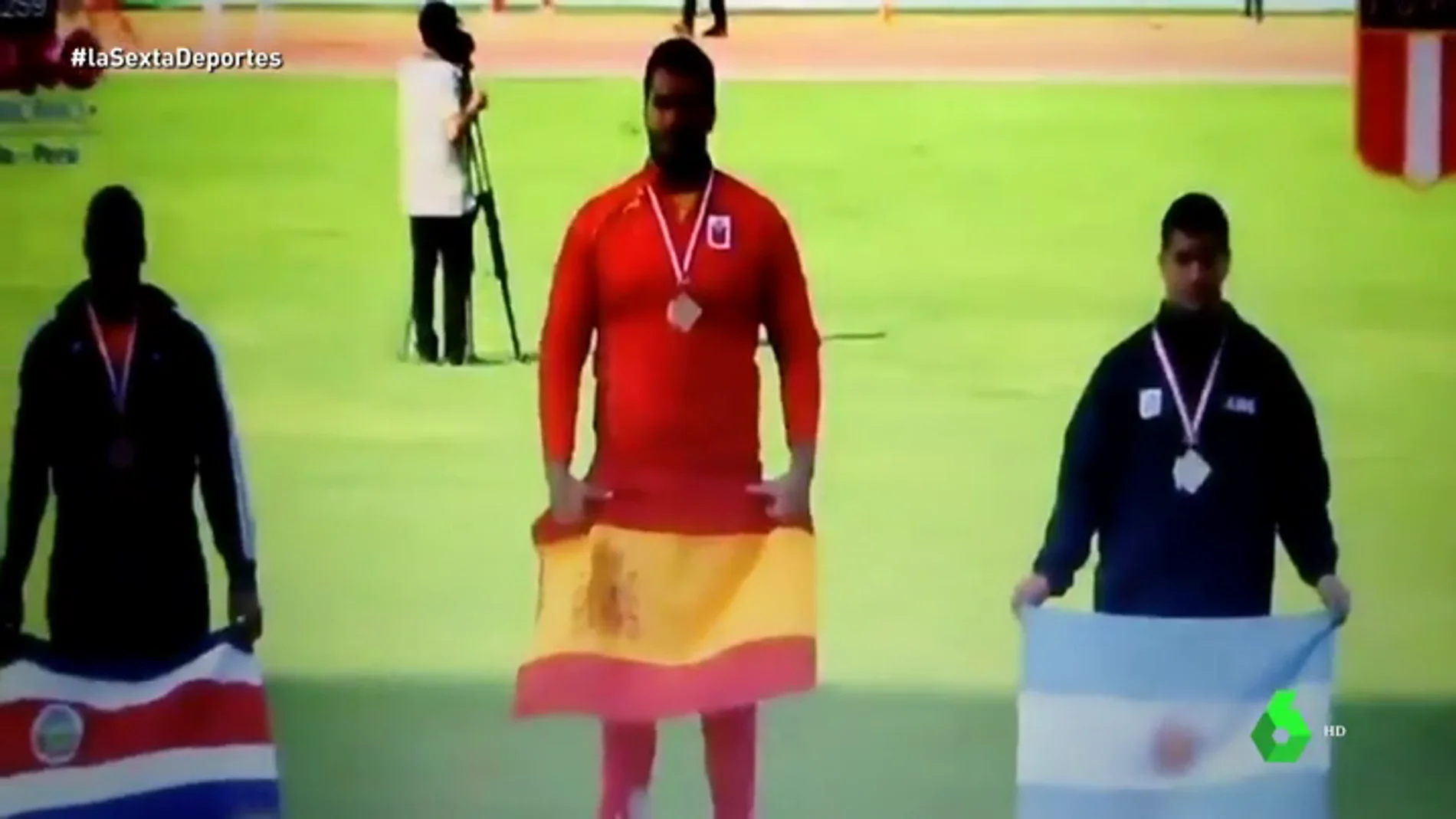 Javier Cienfuegos logra el oro en los Campeonatos Iberoamericanos... ¡Y suena el himno franquista!
