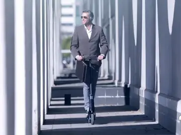 Las grandes ciudades le plantan cara a los patinetes: Barcelona ya obliga a los patinadores a utilizar el carril bici Las grandes ciudades le plantan cara a los patinetes: Barcelona ya obliga a los patinadores a utilizar el carril bici