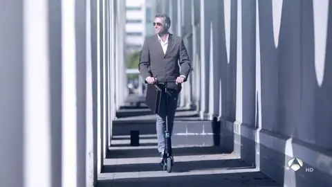 Las grandes ciudades le plantan cara a los patinetes: Barcelona ya obliga a los patinadores a utilizar el carril bici Las grandes ciudades le plantan cara a los patinetes: Barcelona ya obliga a los patinadores a utilizar el carril bici