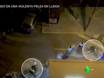 Impactantes imágenes: un policía local resulta herido tras recibir dos sillazos en una violenta trifulca Impactantes imágenes: un policía local resulta herido tras recibir dos sillazos en una violenta trifulca
