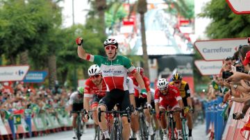 Viviani se impone en la tercera etapa de la Vuelta