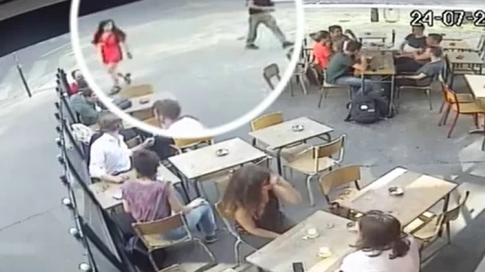 Agresión a una mujer en París Agresión a una mujer en París