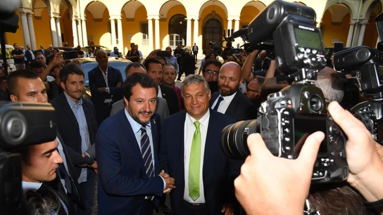 Salvini y Orbán estrechan lazos en Milán frente al resto de la UE Salvini y Orbán estrechan lazos en Milán frente al resto de la UE