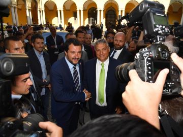 Salvini y Orbán estrechan lazos en Milán frente al resto de la UE Salvini y Orbán estrechan lazos en Milán frente al resto de la UE