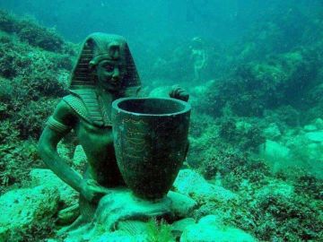 Escultura en la Ciudad Sumergida de Cleopatra