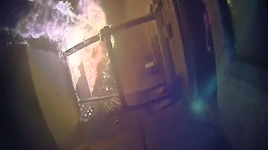 Rescata a un padre y sus seis hijos, entre ellos dos bebés, de un incendio en Texas Rescata a un padre y sus seis hijos, entre ellos dos bebés, de un incendio en Texas