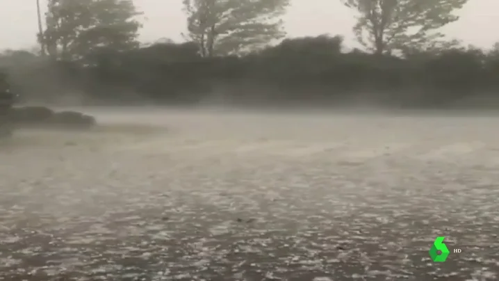 Las fuertes tormentas dejan en Cataluña granizo y rachas de viento de hasta 90 kilómetros por hora